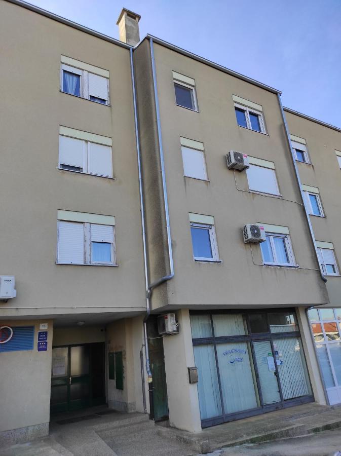 Apartment Dorrea Pula Exteriör bild